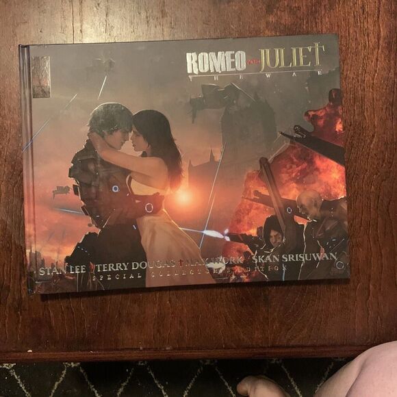Other - Stan Lee Romeo and Juliet "The War" hardcover Book‎ 1st edition 2011